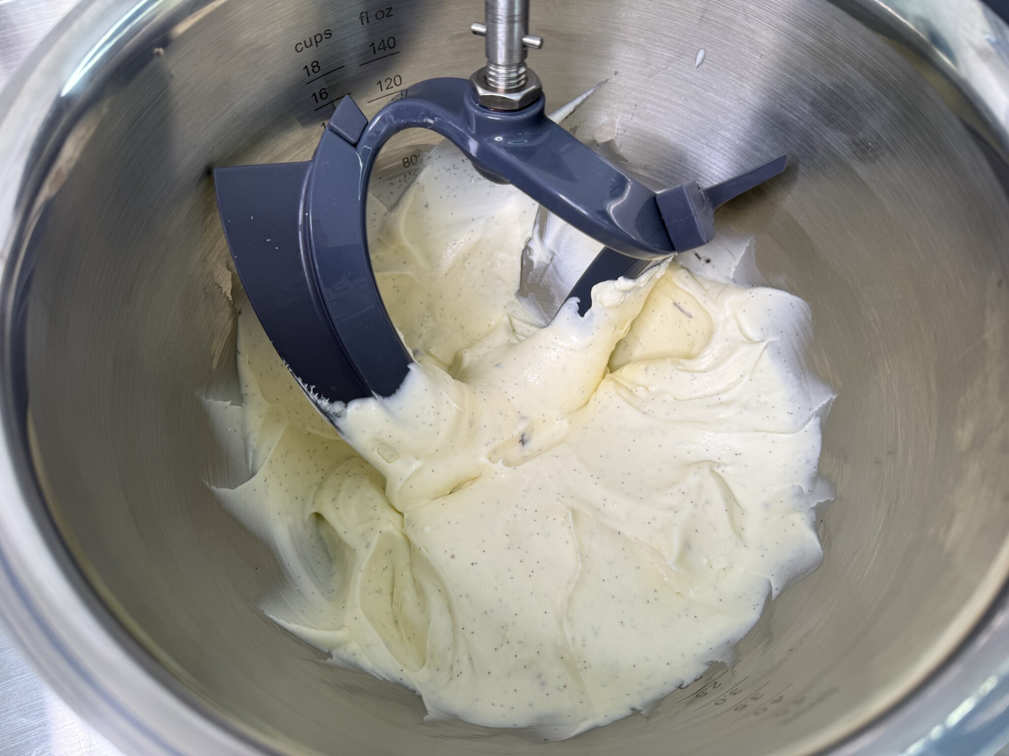 Philadelphiaost, mascarpone og sukker i en røreskål