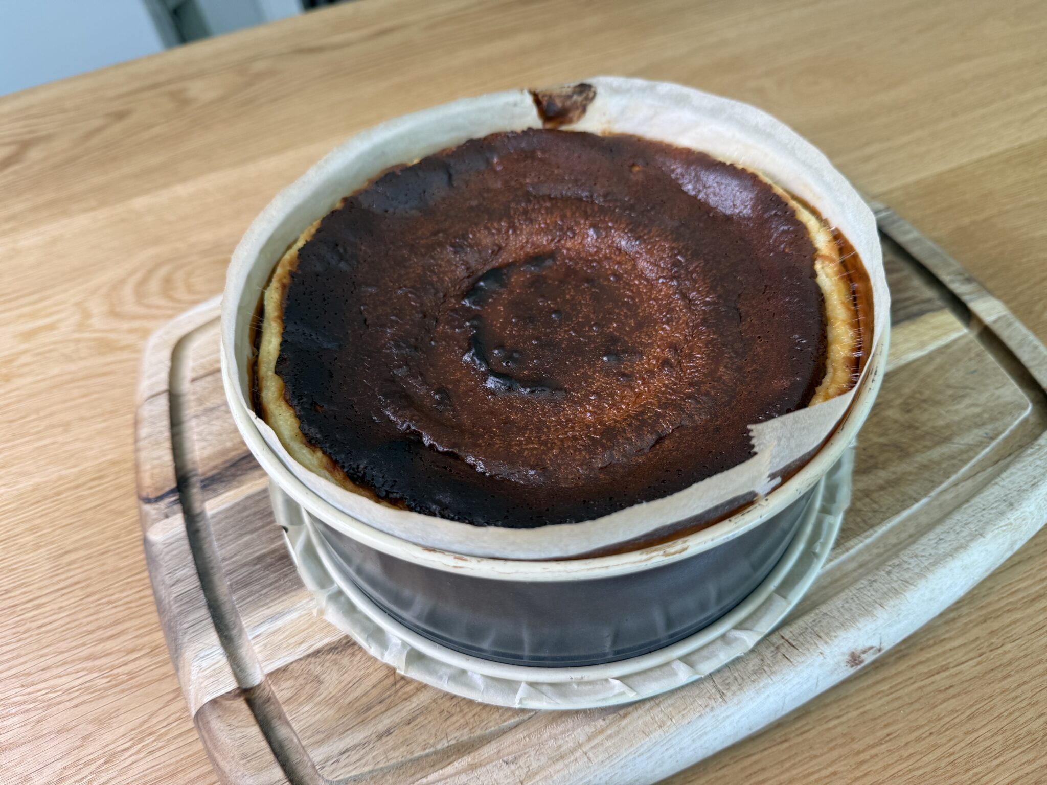 Friskbagt San Sebastian cheesecake