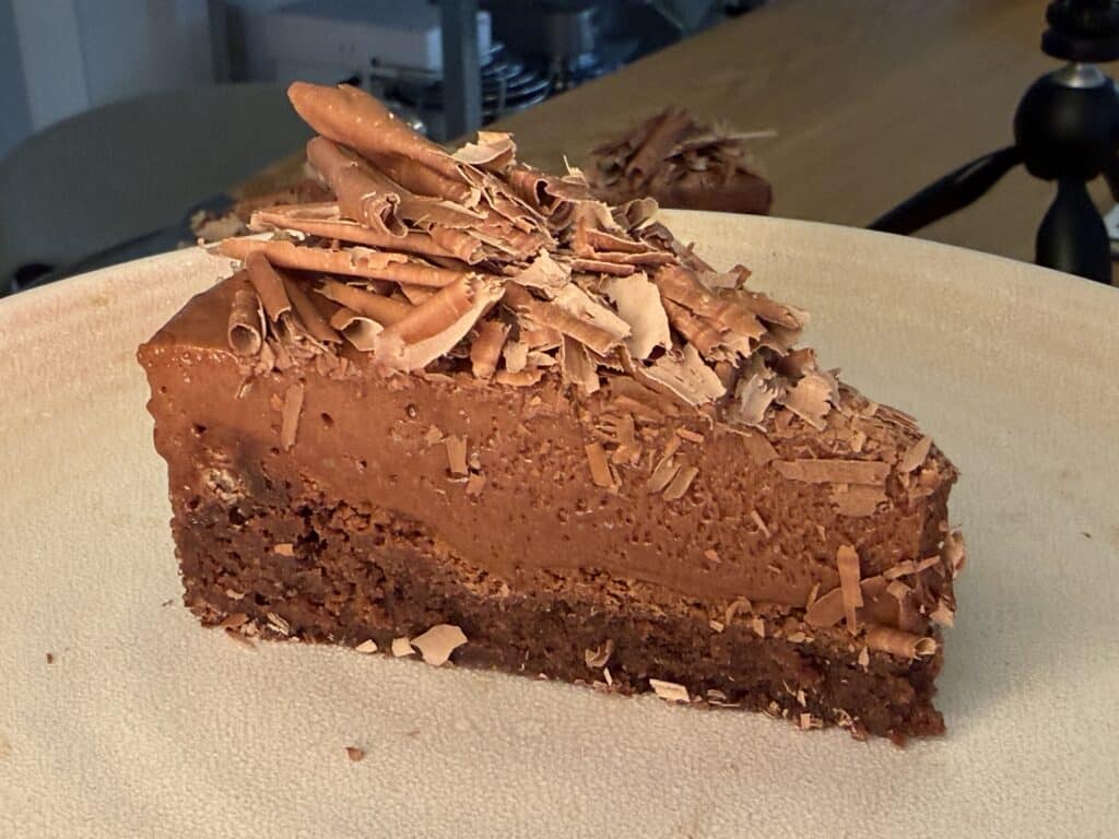 Snittet af en Gateau Marcel kage