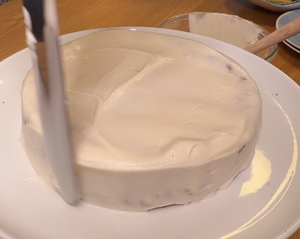 Citronmåne smøres med citronglasur