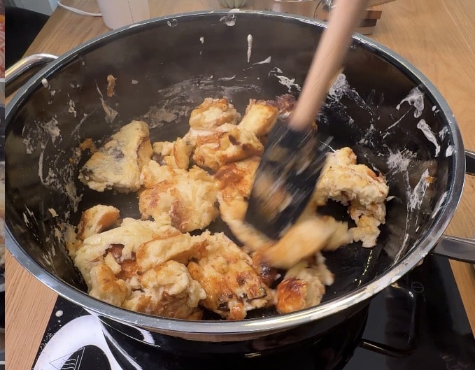 Kaiserschmarrn vendt i karamel