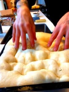 Foccaciabrød sådan laves fordybninger