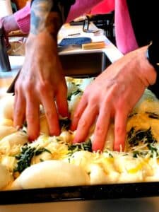 Fordybninger i foccacia med topping